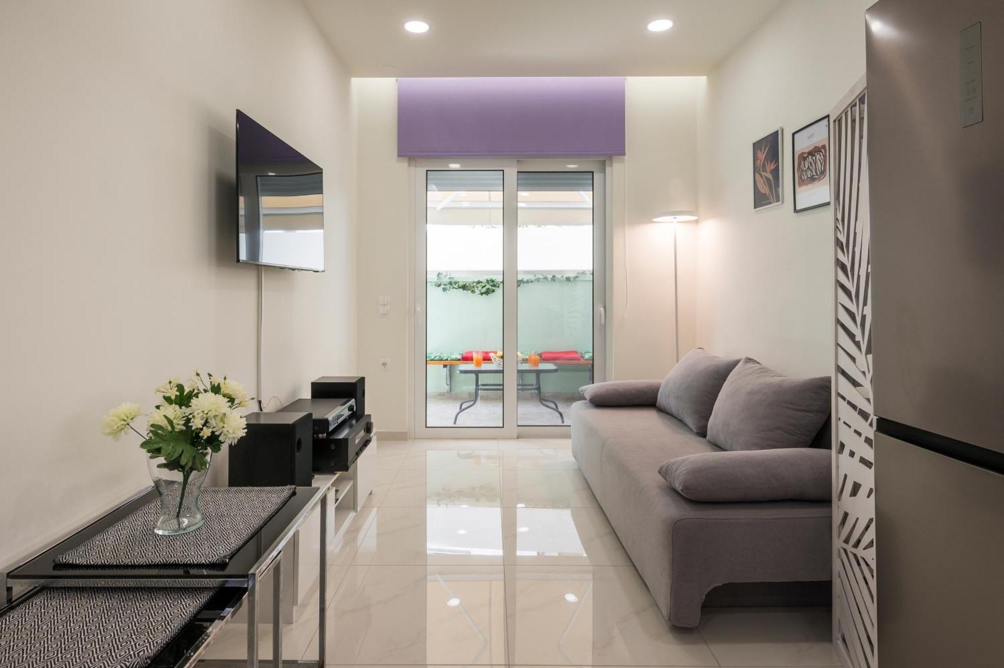 Luxury Pearl, Steps To The *