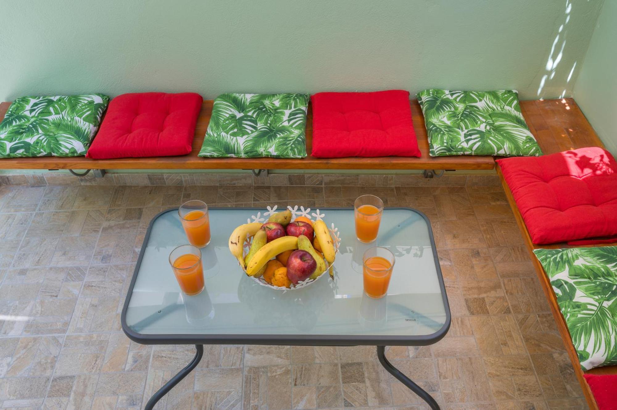 Luxury Pearl, Steps To The Chania (Crete)