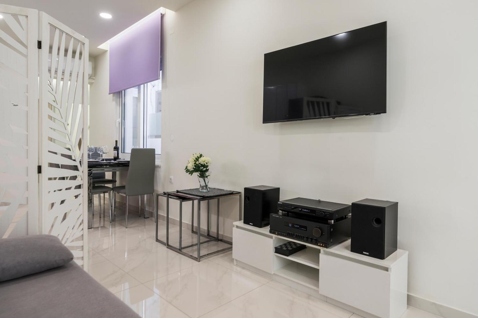 Luxury Pearl, Steps To The